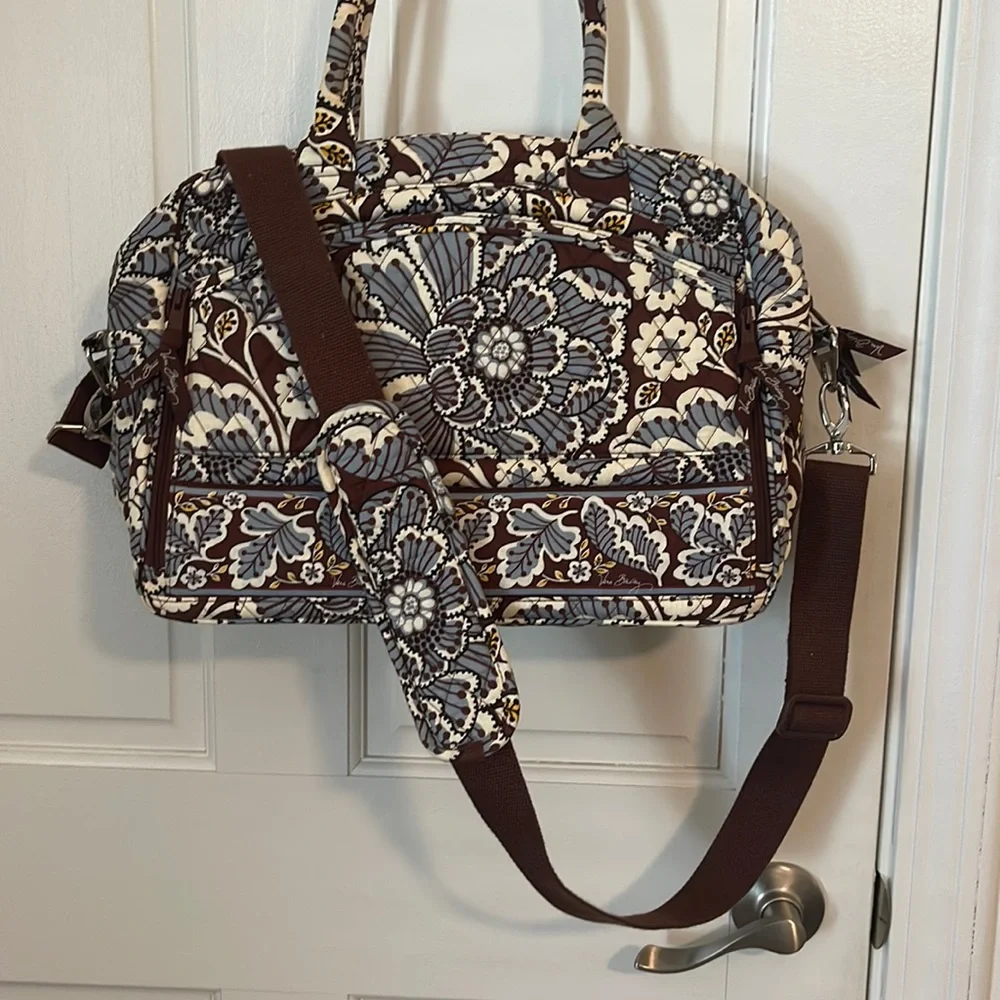 Vera Bradley computer bag approx size 17”x11.5x5.5”.